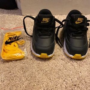 Nike Air Max 90 size 5c